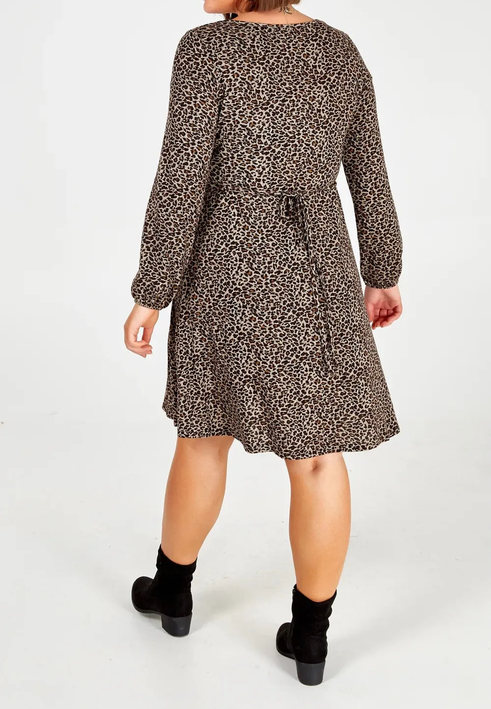 Curve Collection Stretchy Fine Knit Square Neck Leopard Print Midi Dress