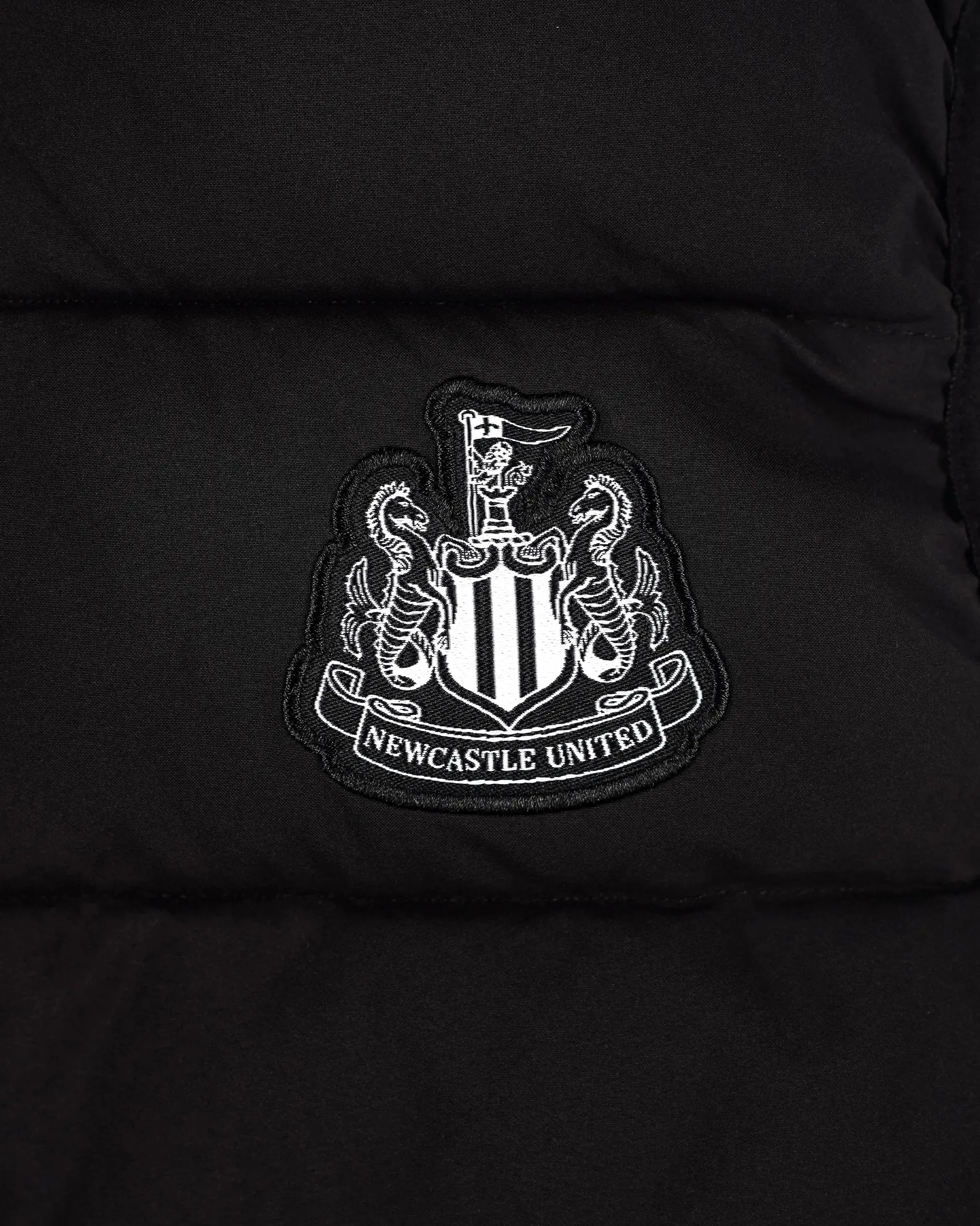 Newcastle United Kids' Black Hybrid Gilet